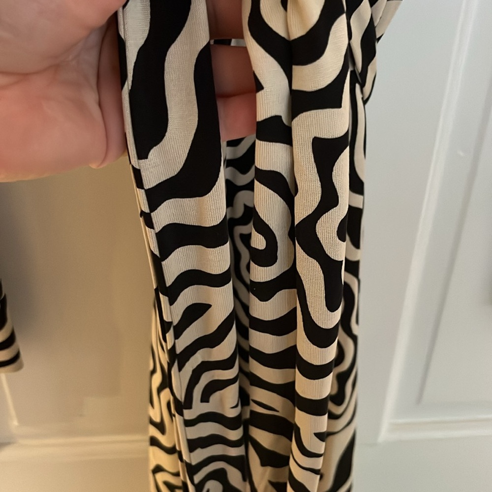 Diane Von Furstenberg Black and Cream Patterned Dress - Picture 7 of 10